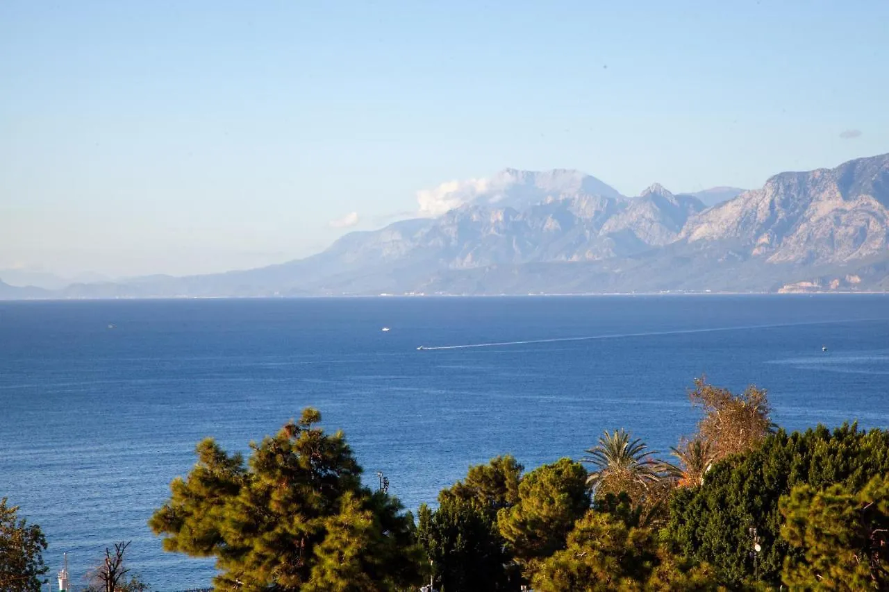 Mavi Avlu - Main Square Old Town Apartment Antalya