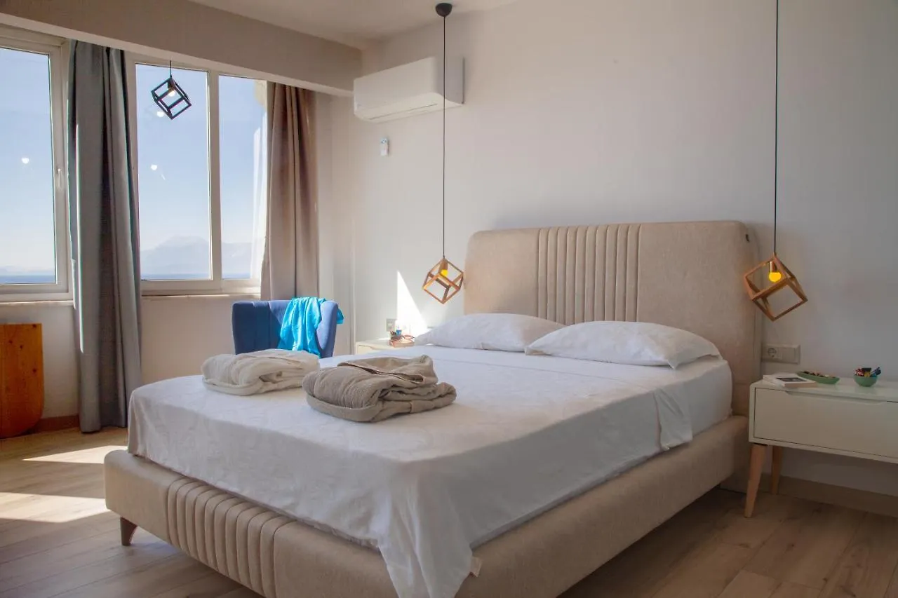 Mavi Avlu - Main Square Old Town Apartment Antalya