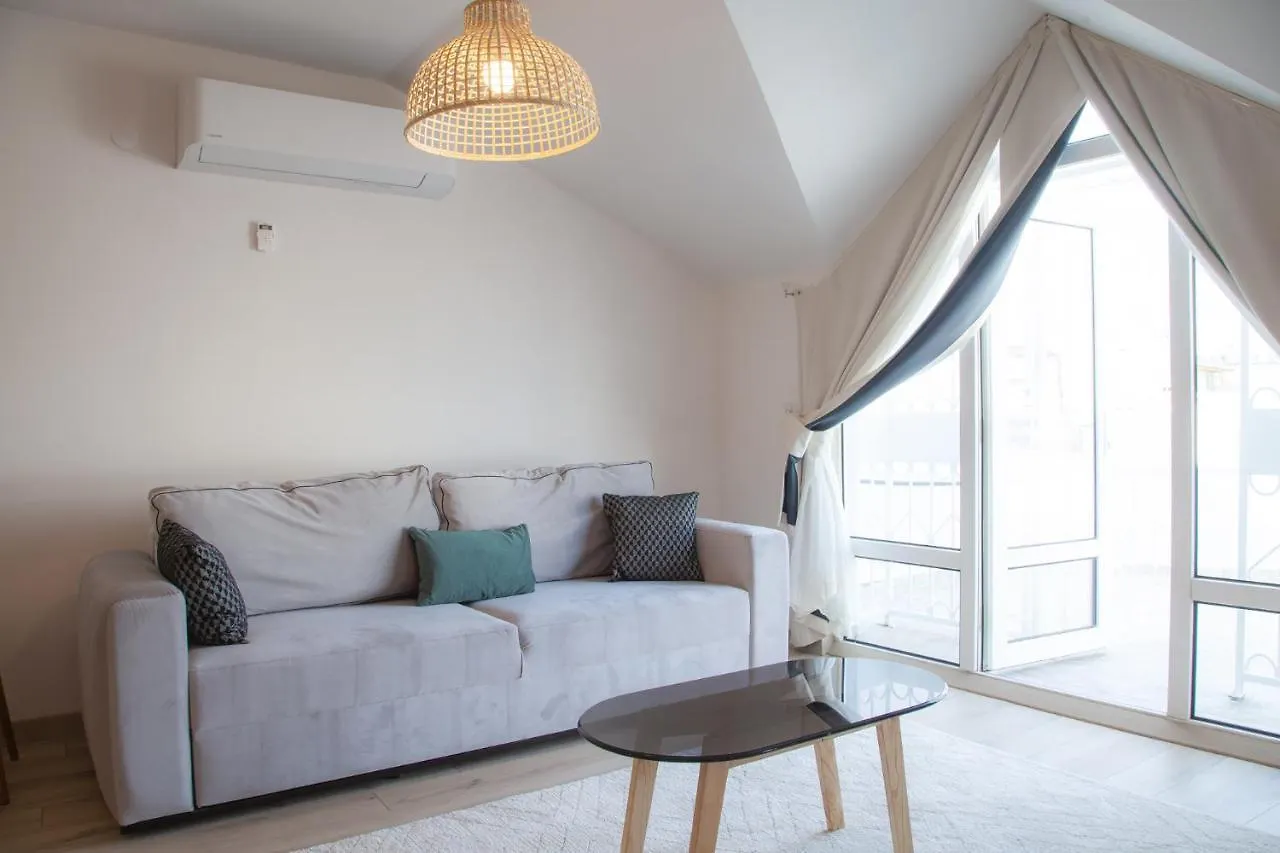 Mavi Avlu - Main Square Old Town Apartment Antalya